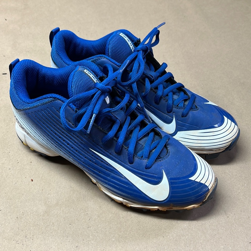 Nike baseball shoes size 6